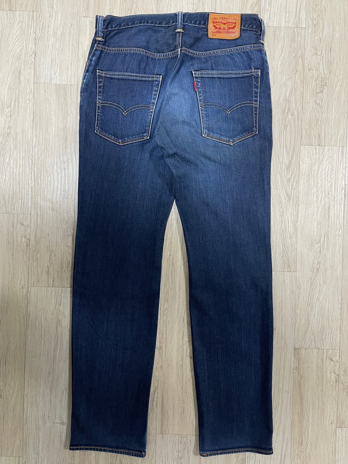 32) 리바이스 매장판 551 일자핏 진청워싱 데님팬츠 상품이미지3