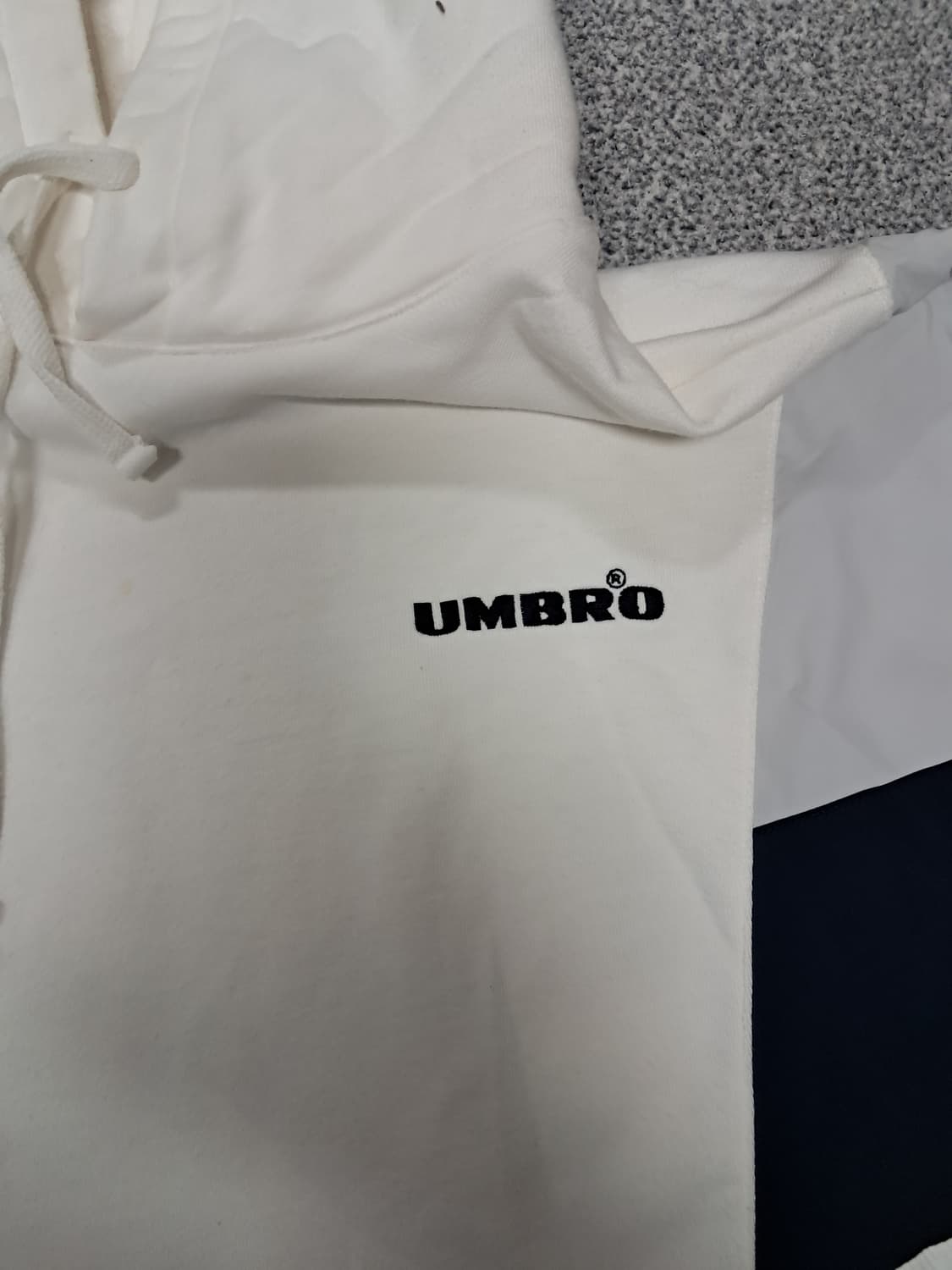 엄브로 후드티 상품이미지5