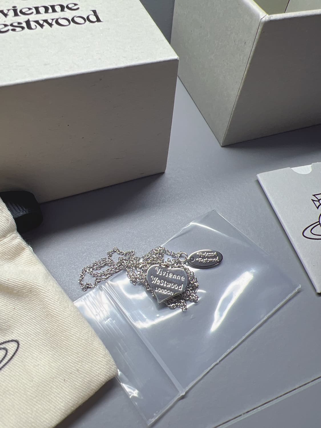 비비안웨스트우드 하트 페트라 목걸이 상품이미지4
