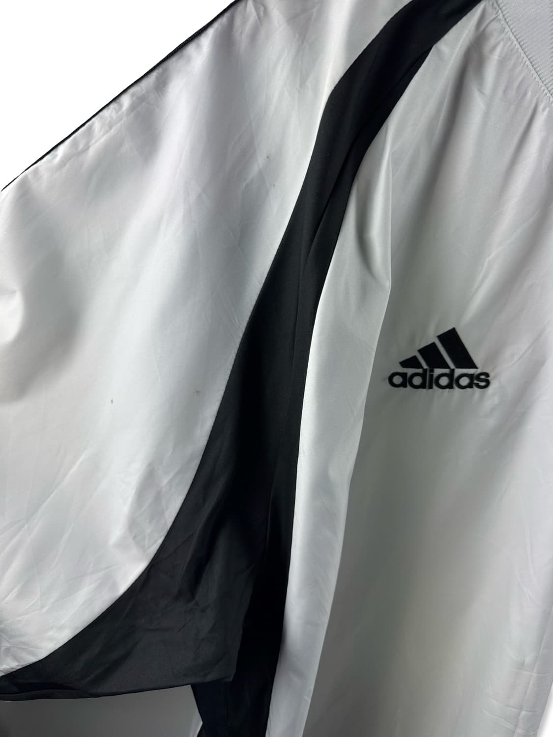 아디다스 검흰 범고래 웜업2605 상품이미지3