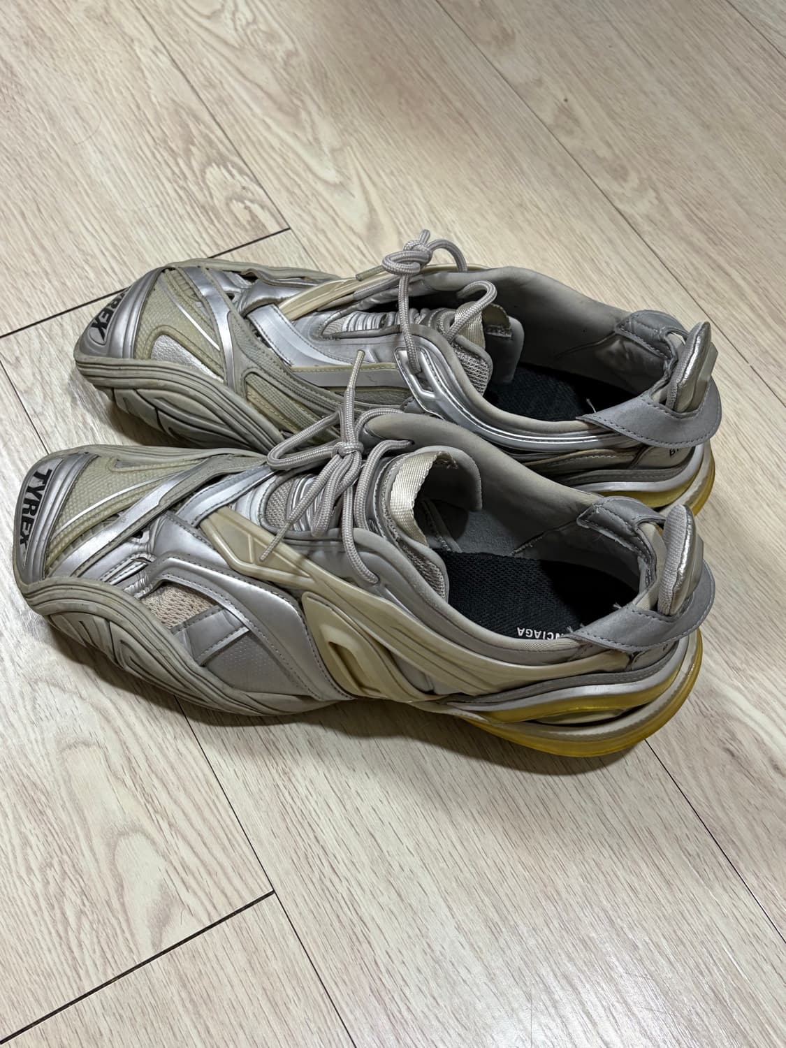 발렌시아가 타이렉스 43사이즈 상품이미지1