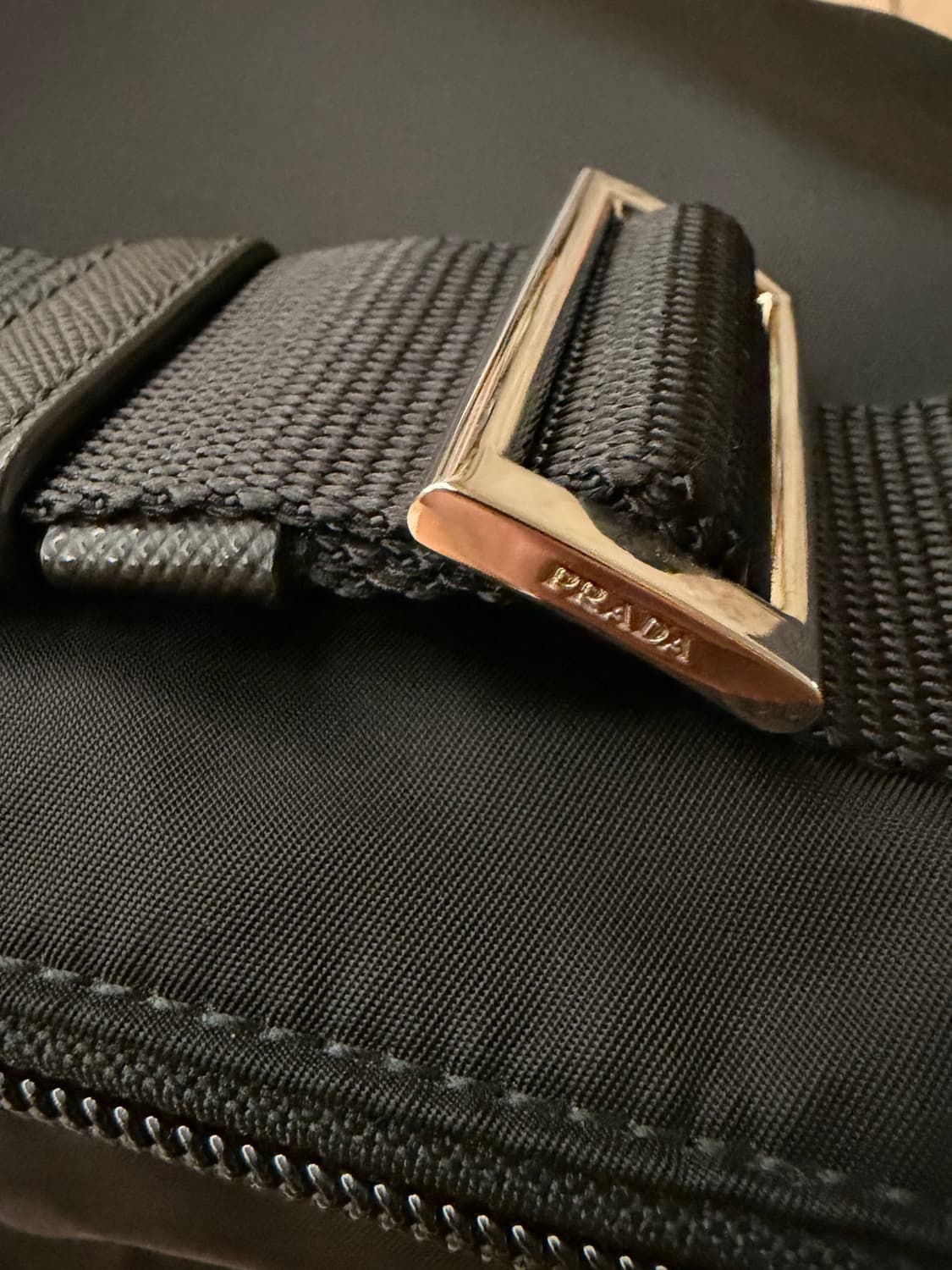 PRADA 바이커백 2VH991 블랙 라지사이즈 상품이미지9
