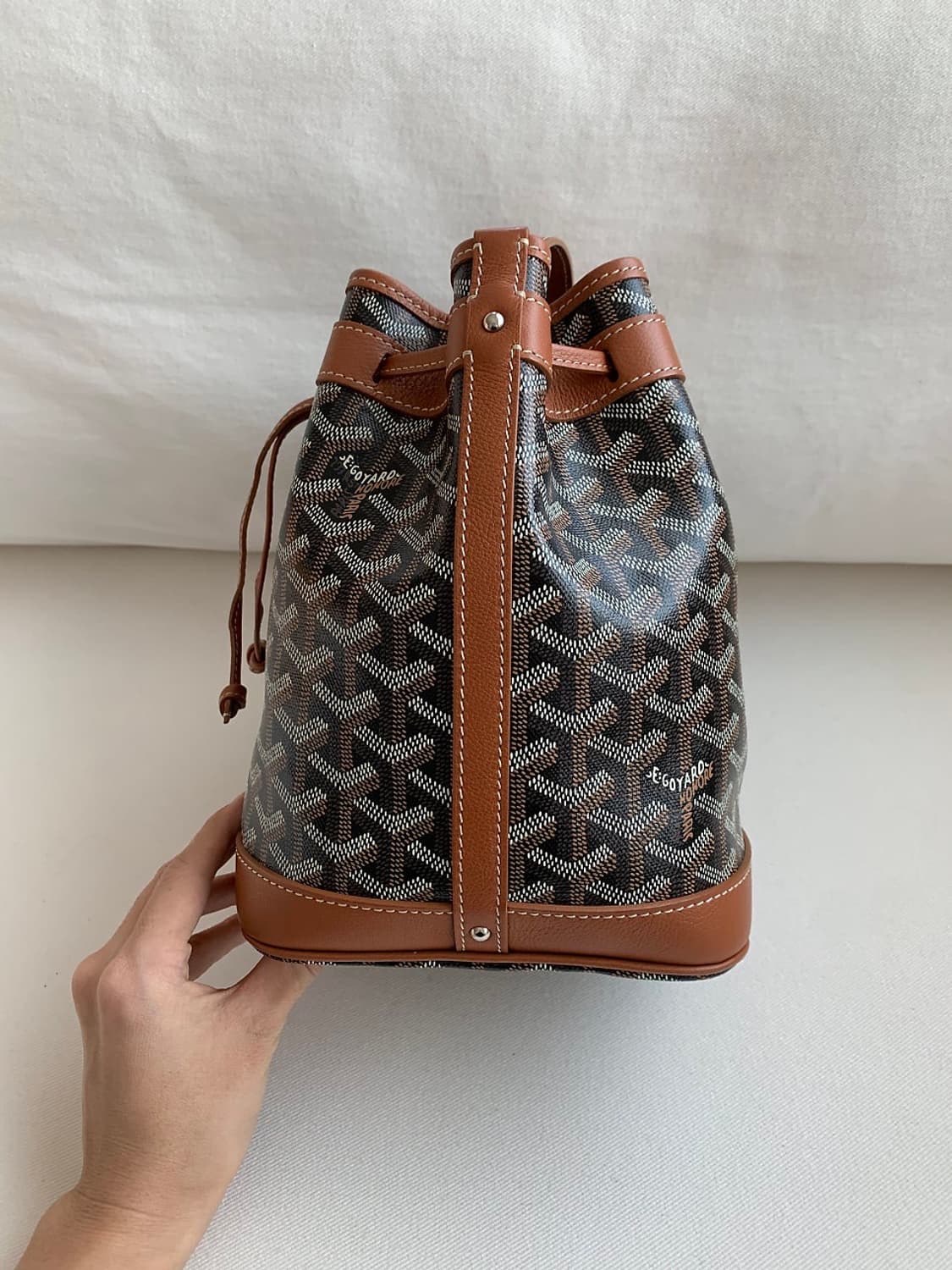 고야드 쁘띠플로 버킷백 블랙탄 상품이미지5