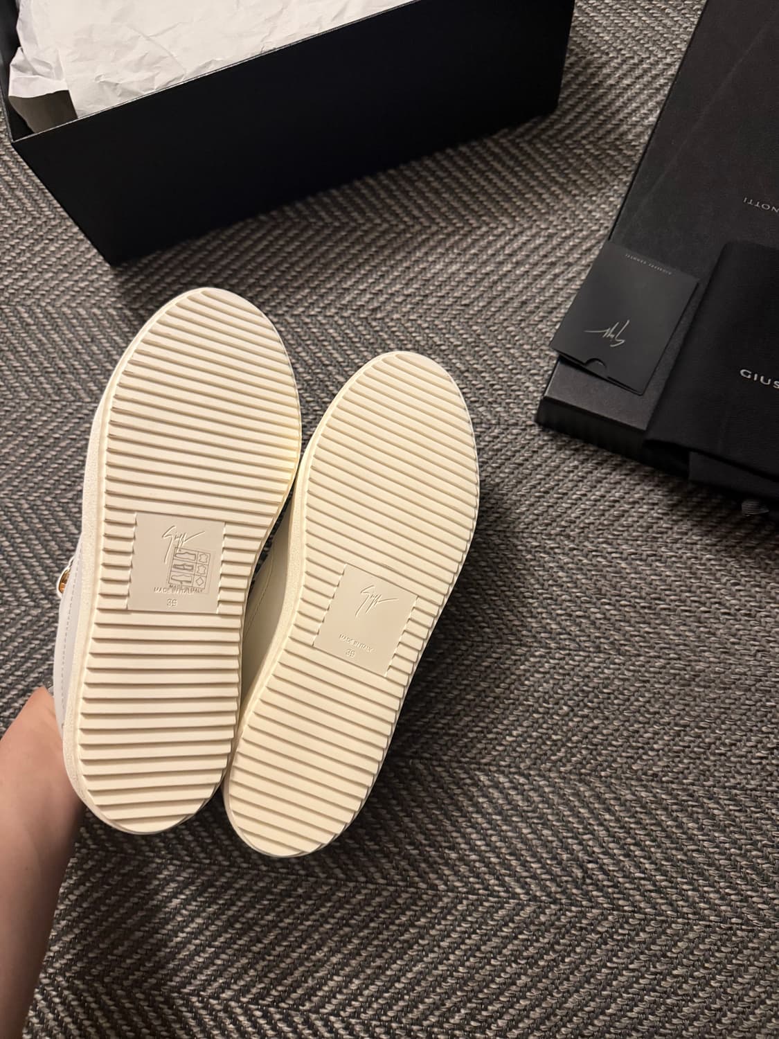 쥬세페 자노티 메이런던 화이트 39 상품이미지3