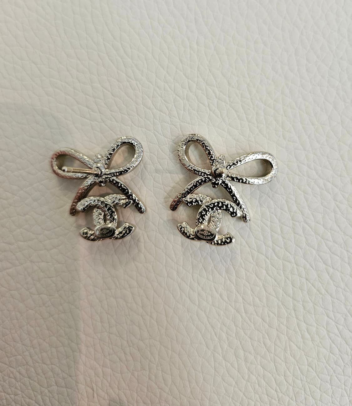 샤넬 샴페인골드 리본 CC로고 귀걸이 업사이클링 상품이미지6