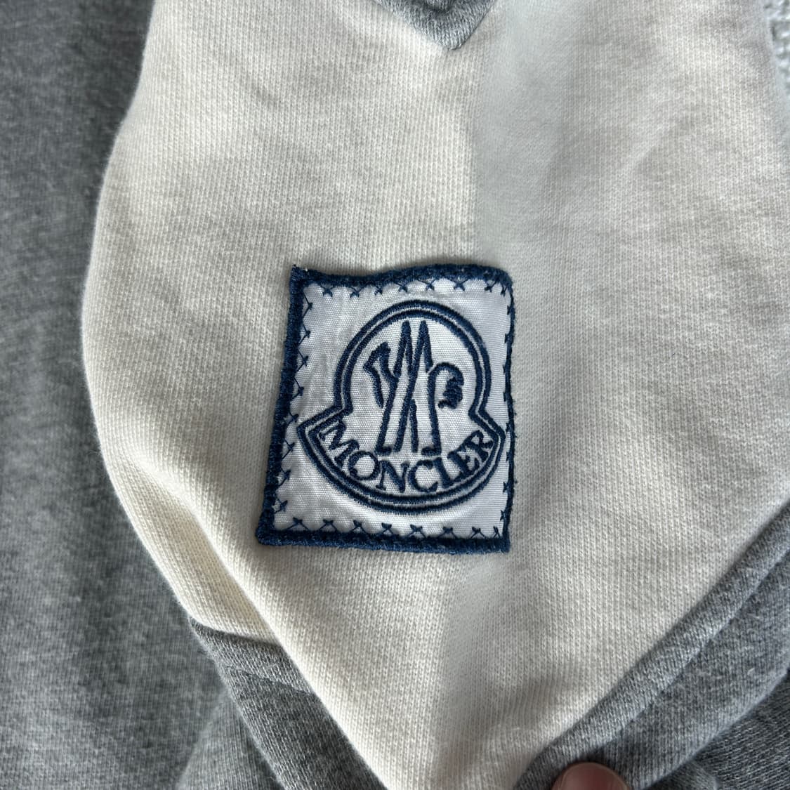 몽클레어 그레이 패치 맨투맨 m 상품이미지3