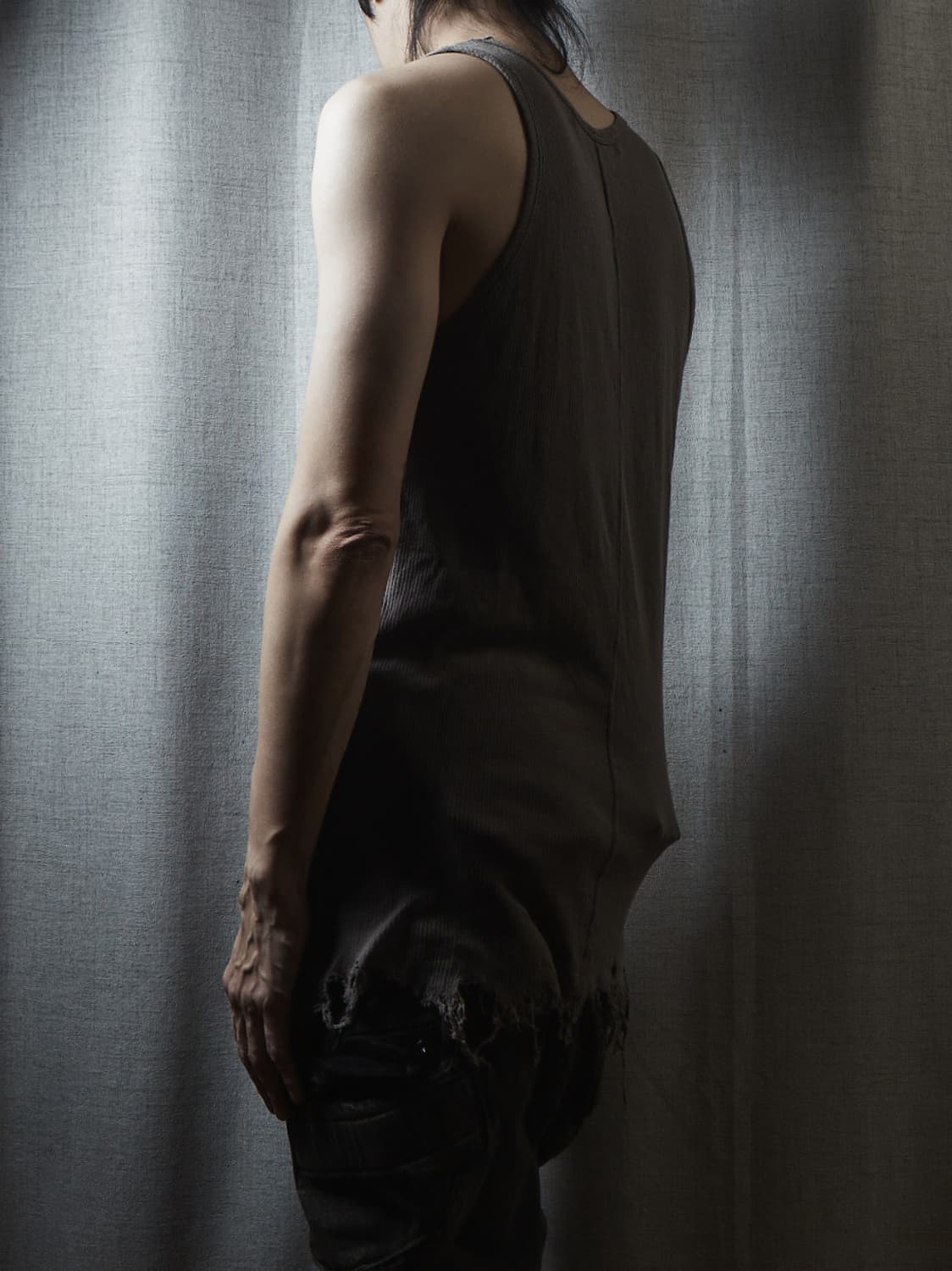 Julius 09ss 데미지 탱크탑 상품이미지7