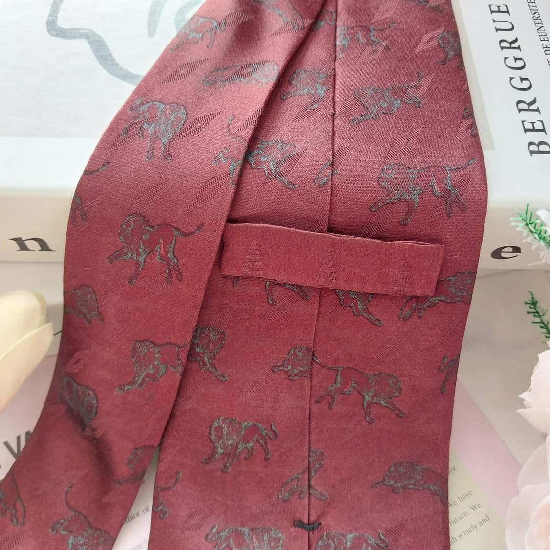 지안프랑코 페레 실크 사자 모티브 넥타이 9.2cm A+등급 K1226
 상품이미지4