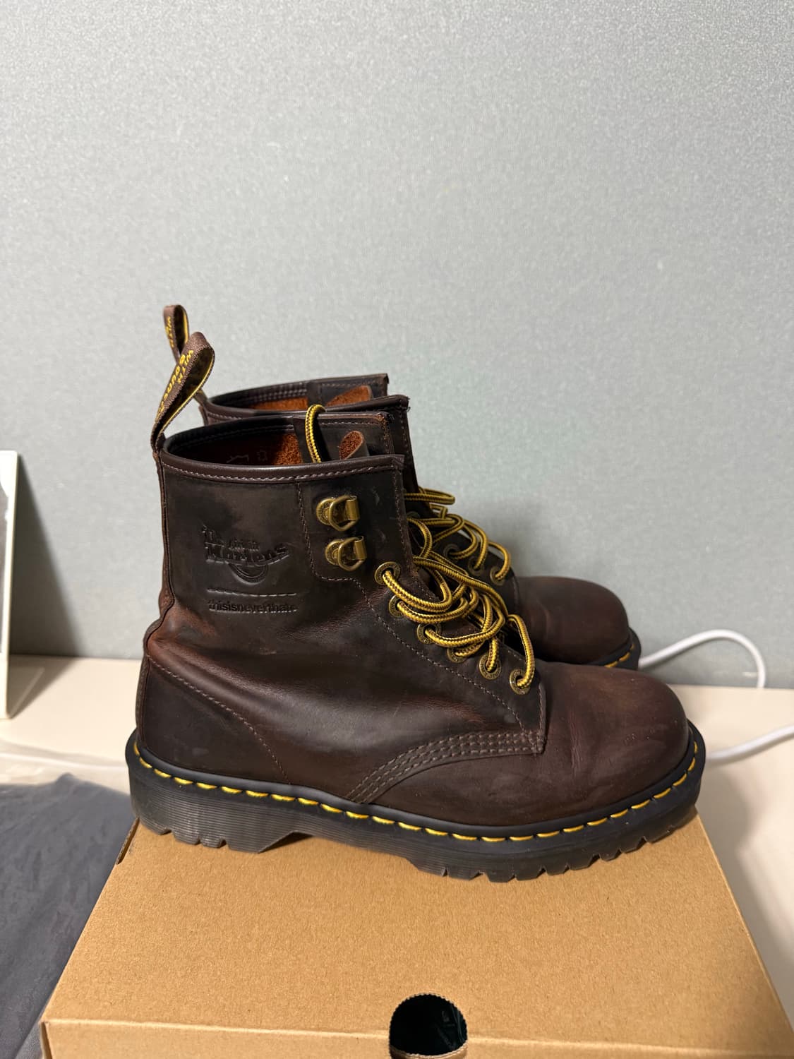 닥터마틴 x 디스이즈네버댓 1460 왁스드 풀 그레인 브라운 270 상품이미지5