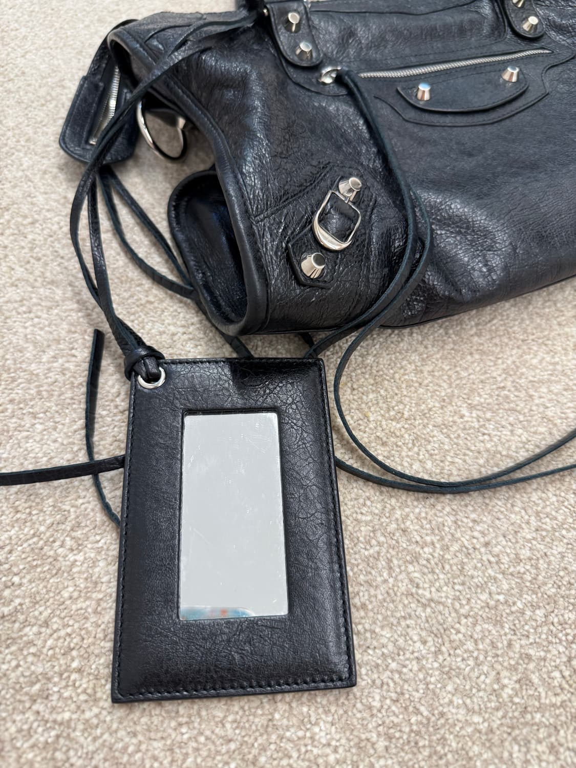 발렌시아가 시티 모터백 블랙 미디움 상품이미지4