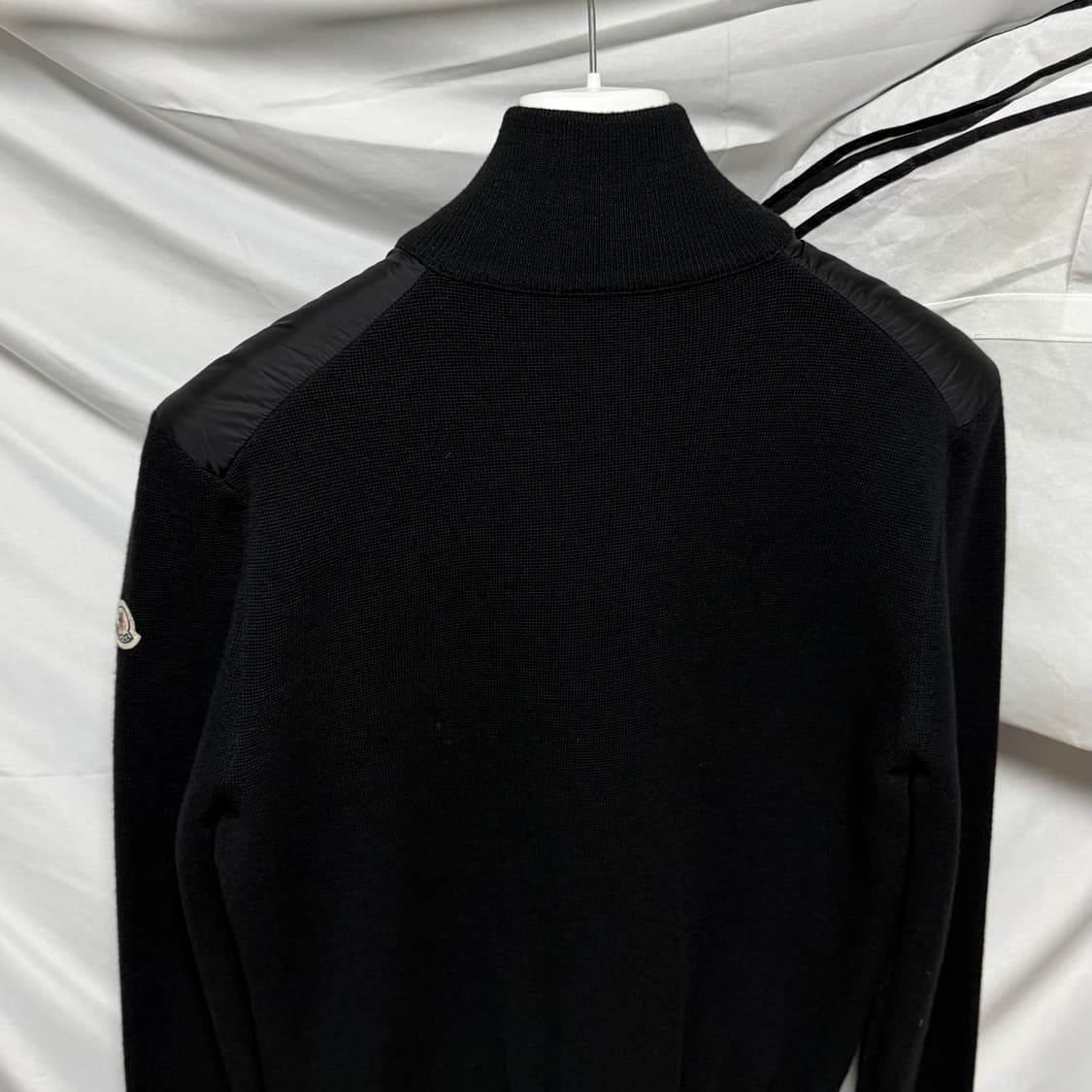 [S+급/L] 몽클레어 니트패딩 김현우 니트패딩 트리콧 블랙 상품이미지5