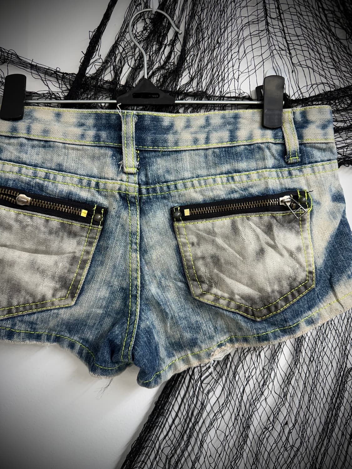 Stitch detailed washing denim shorts 상품이미지4