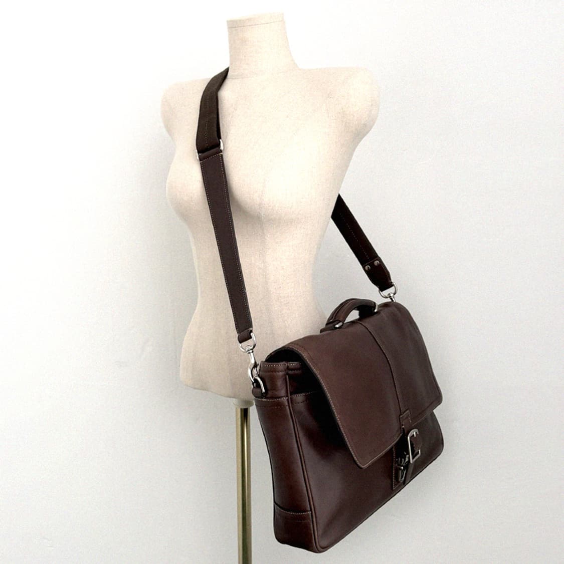 코치 버클 브리프케이스 다크브라운 크로스 서류가방 상품이미지2