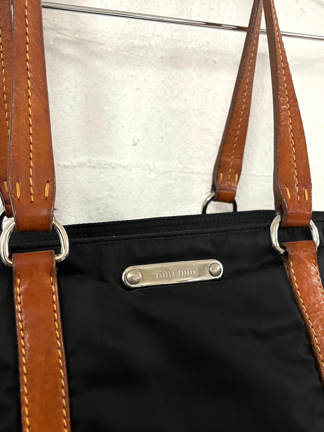 미우미우 93 아카이브 나일론 레더 숄더백 상품이미지3
