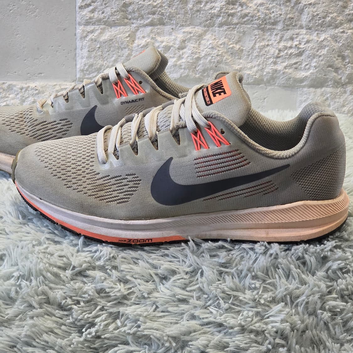 3q-26:나이키 줌 스트럭처 21 그레이 (24.5cm) 상품이미지3