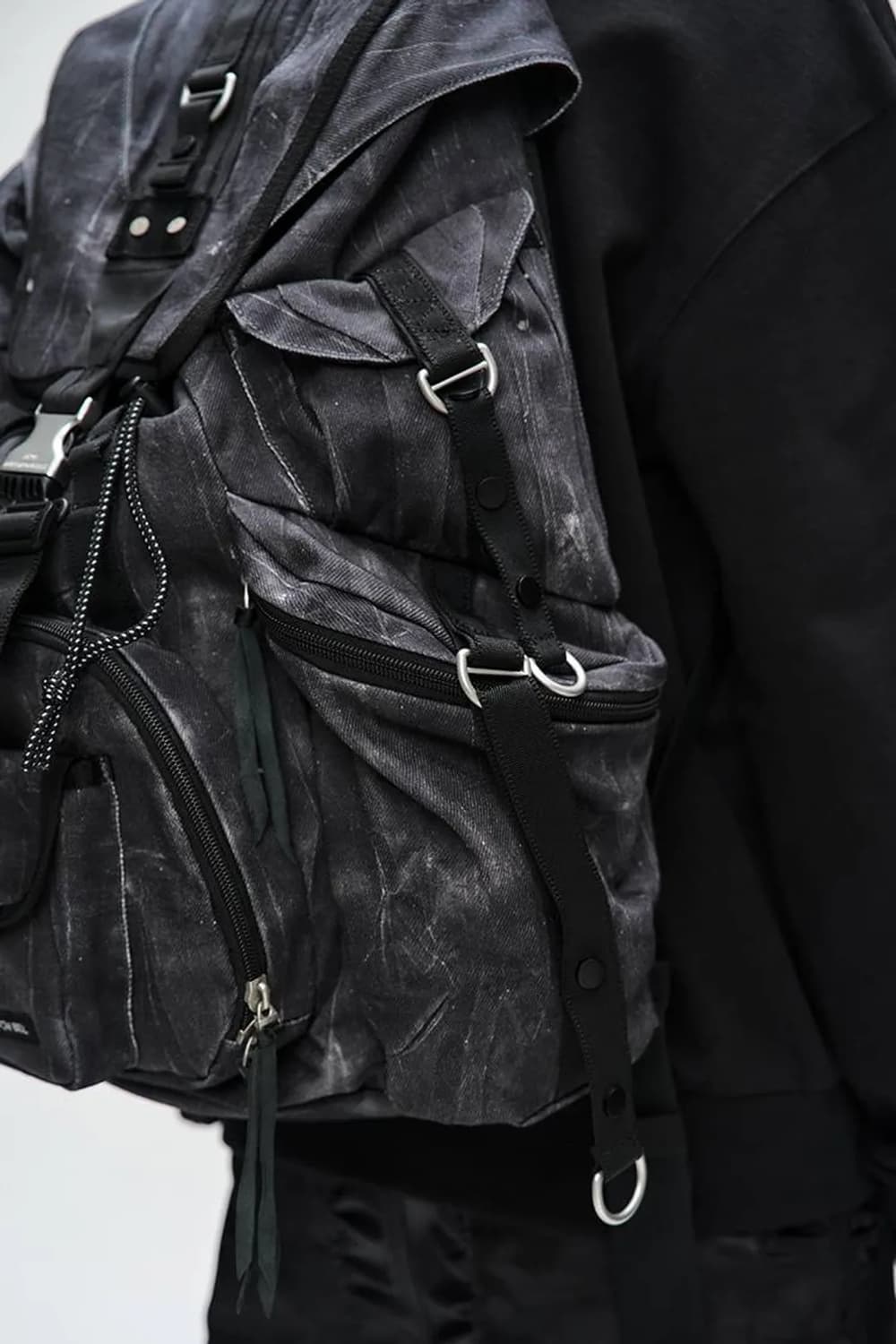 앤더슨벨 베를린 백팩 블랙데님 한정판 상품이미지2