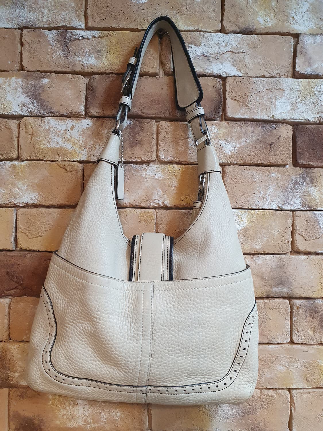 [정품] 코치 소호(SOHO) 페블 레더 호보백 - 아이보리 상품이미지3