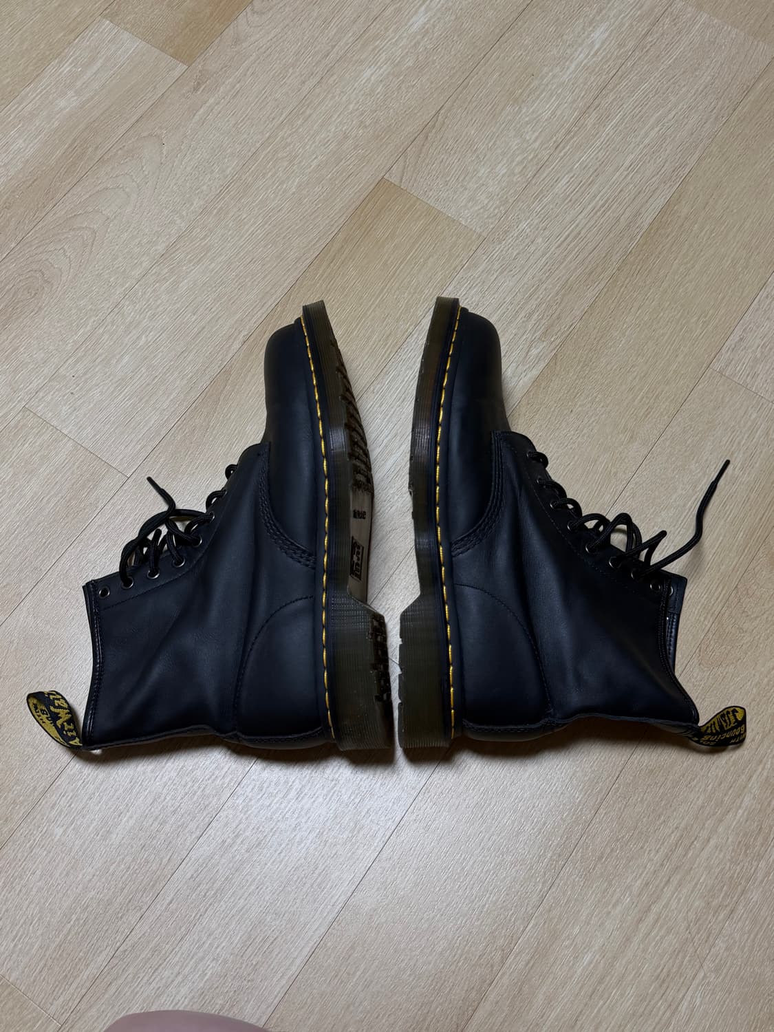 Dr.Martens 닥터마틴 11822 8홀 워커 부츠 상품이미지3