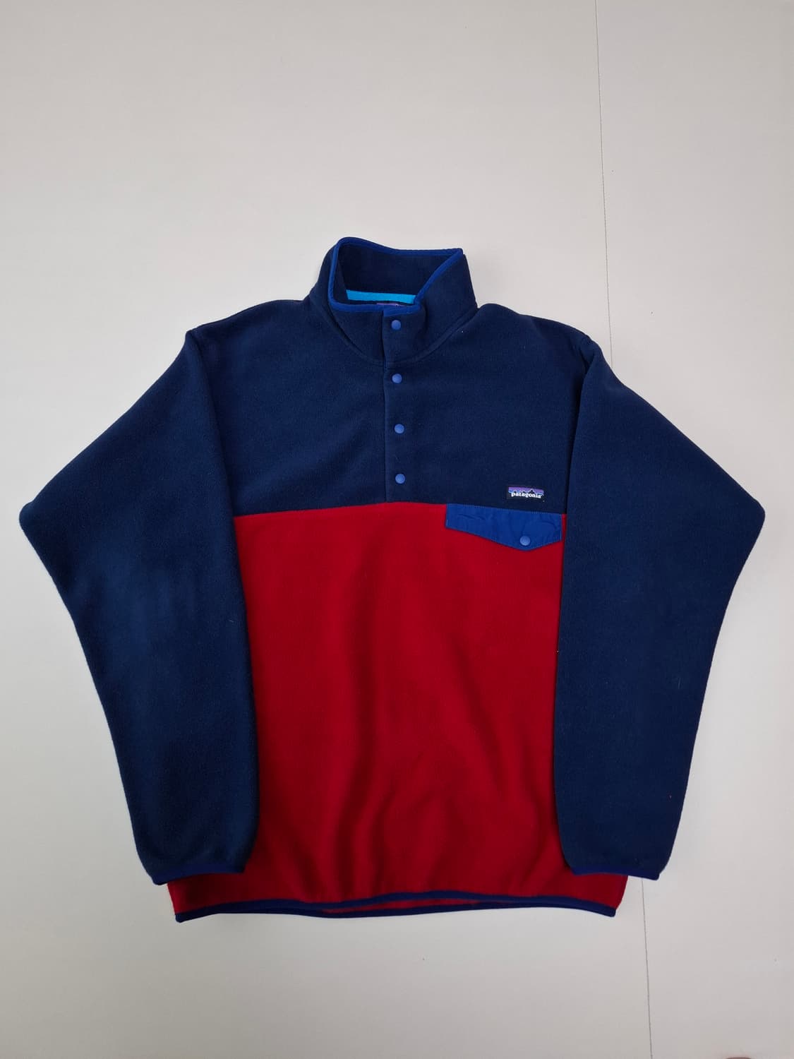 L 파타고니아 켄달제너 신칠라 네이비 레드 플리스 풀오버 상품이미지1