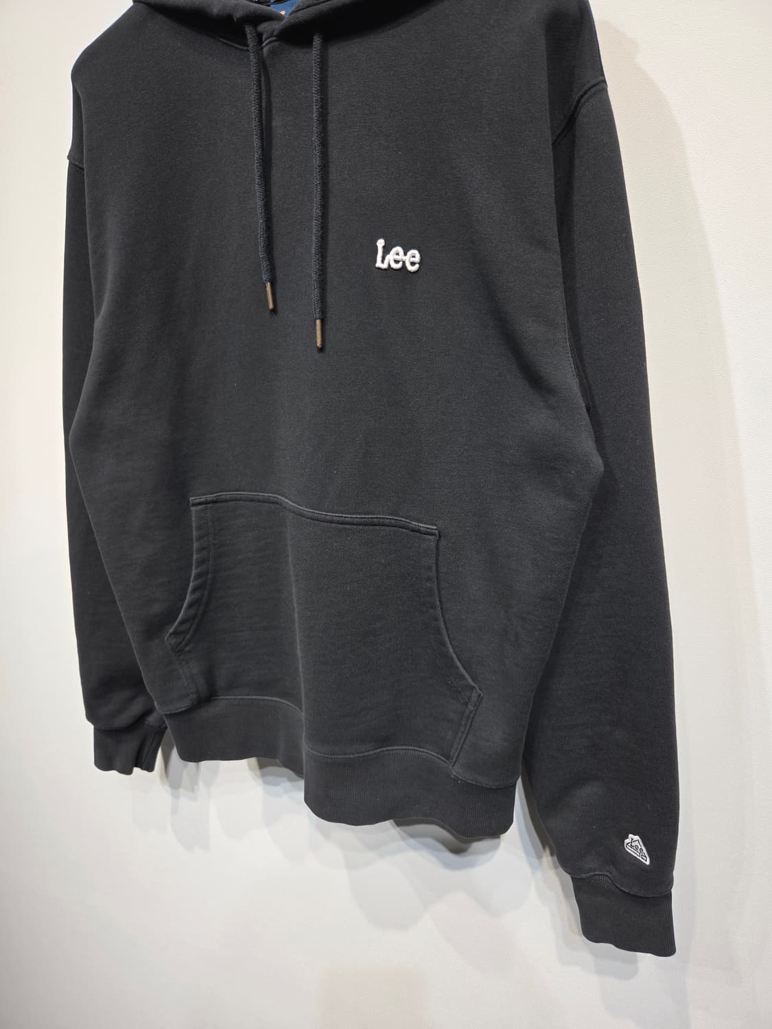 lee 스몰로고 블랙 후드티셔츠_M 상품이미지4