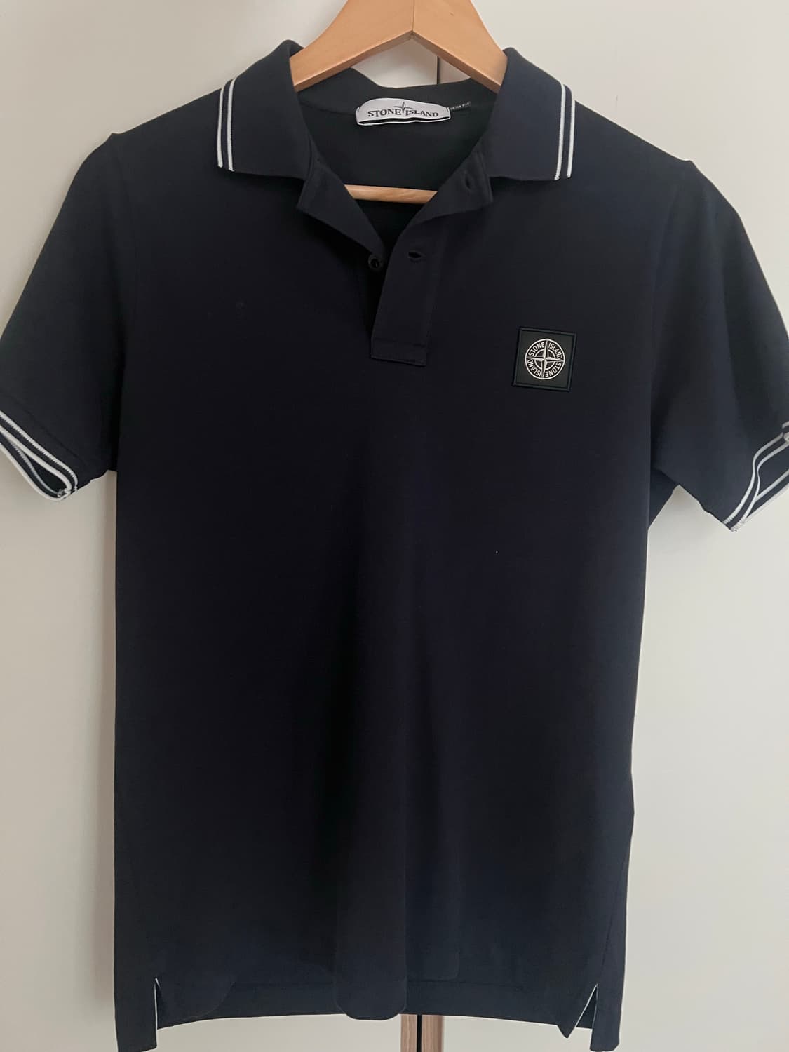스톤아일랜드 미니 와펜 로고 패치 폴로 남성 반팔티/카라티 상품이미지2