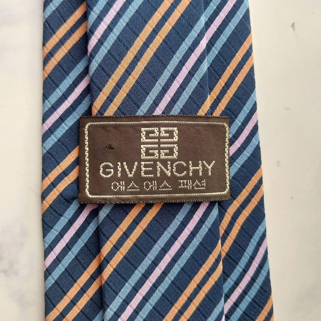 지방시 실크 네이비 스트라이프 넥타이 7.9cm A+~A등급 K2438
 상품이미지9