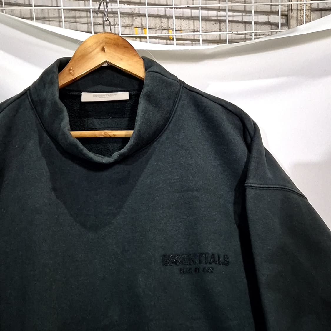 Fear of god 피어오브갓 에센셜 모크넥 맨투맨 상품이미지2