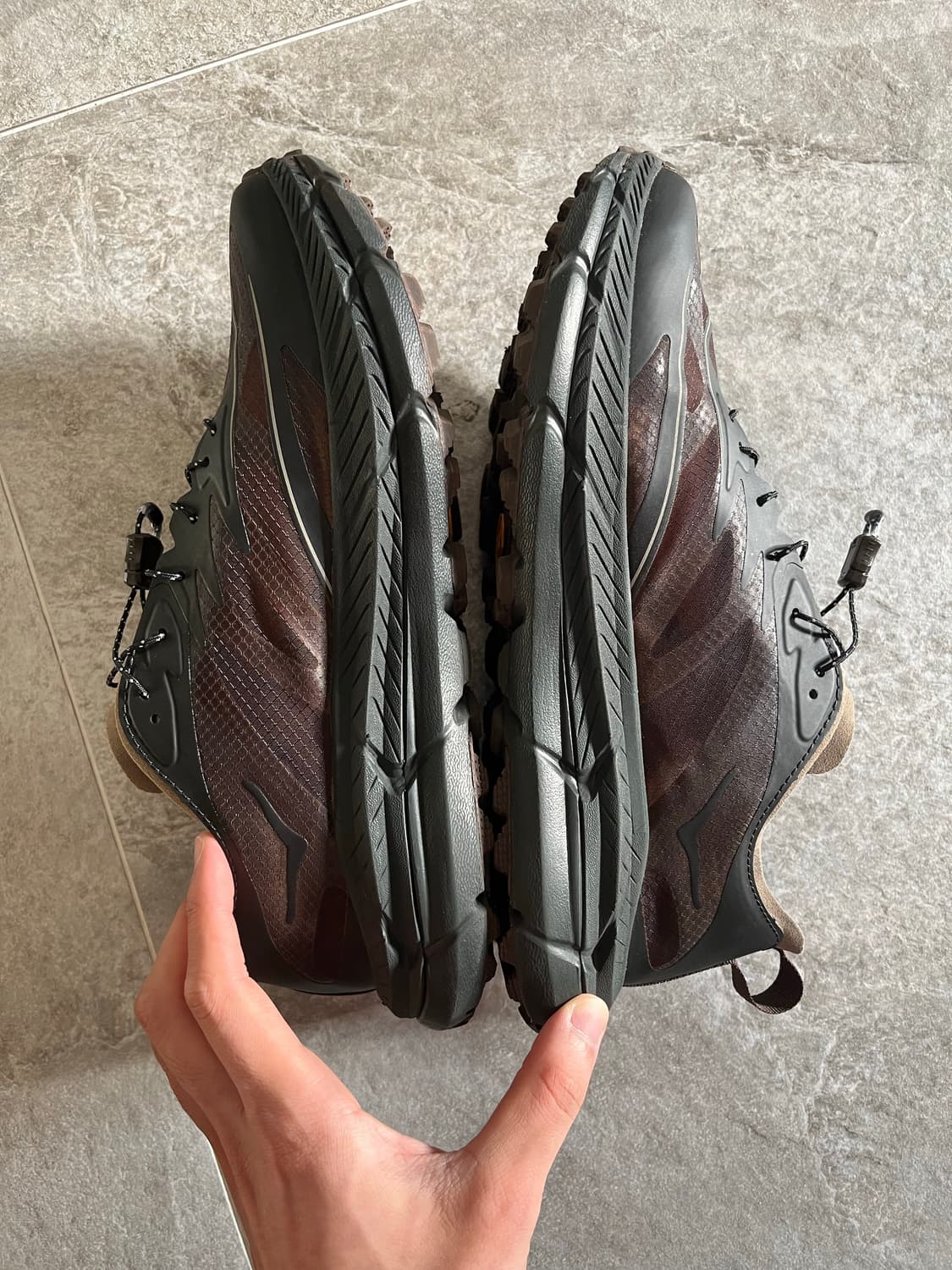 호카 x 새티스파이 마파테 스피드 4 라이트 커피 상품이미지3