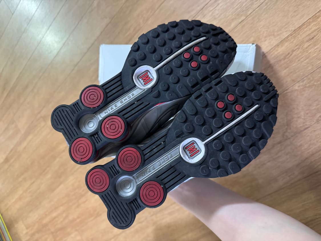 나이키 샥스 r4 메탈릭 실버 커멧 레드 상품이미지7