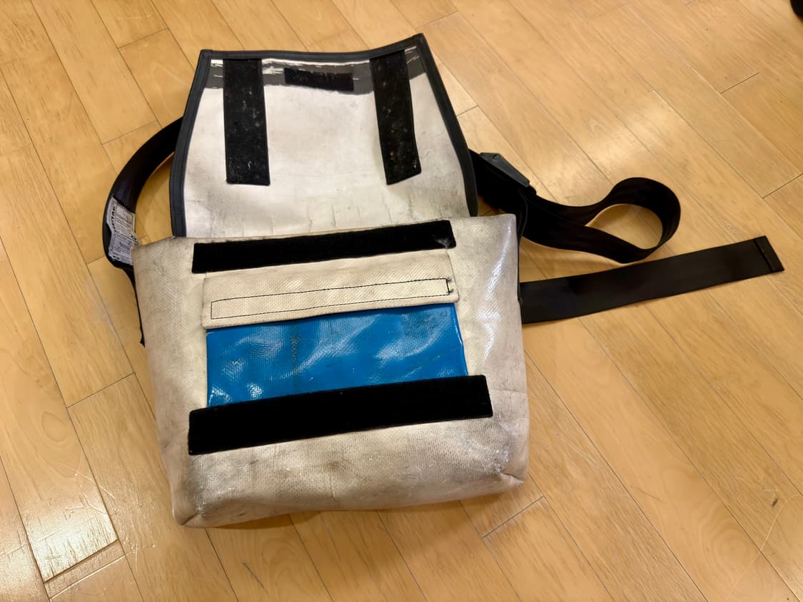 [프라이탁] 덱스터 F14 (화이트/블루) 빈티지 전투용 메신저백 상품이미지3