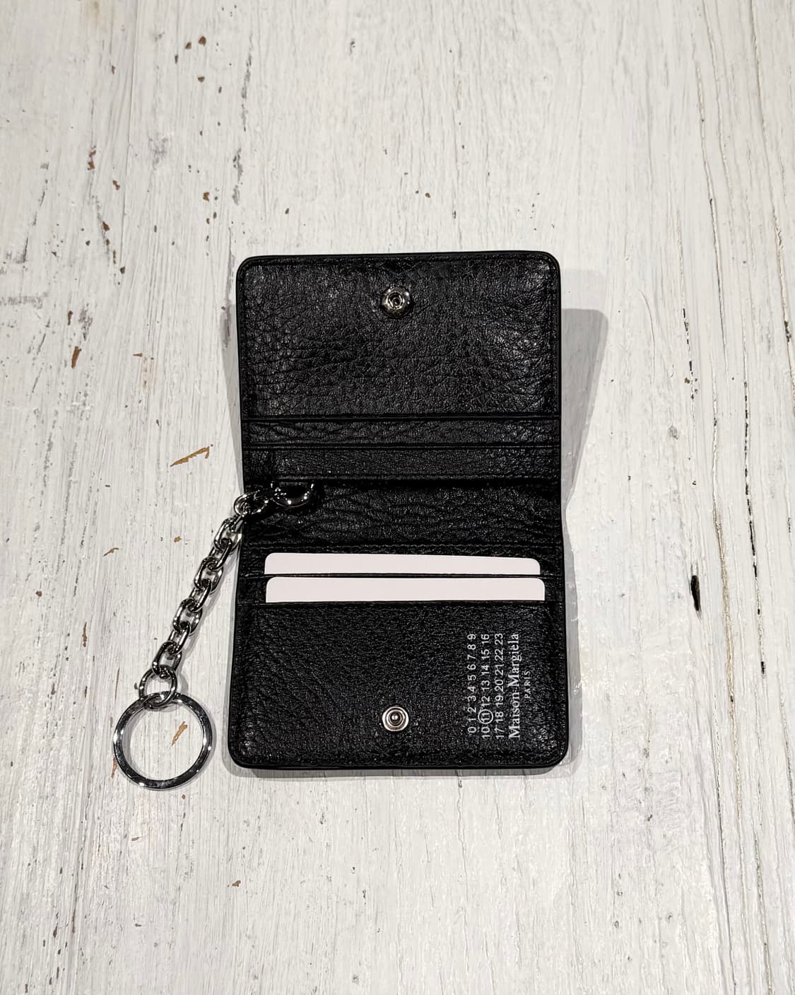 메종마르지엘라 블랙 포 스티치 그레이니 엠보싱 가죽 키링 카드 홀더 상품이미지3