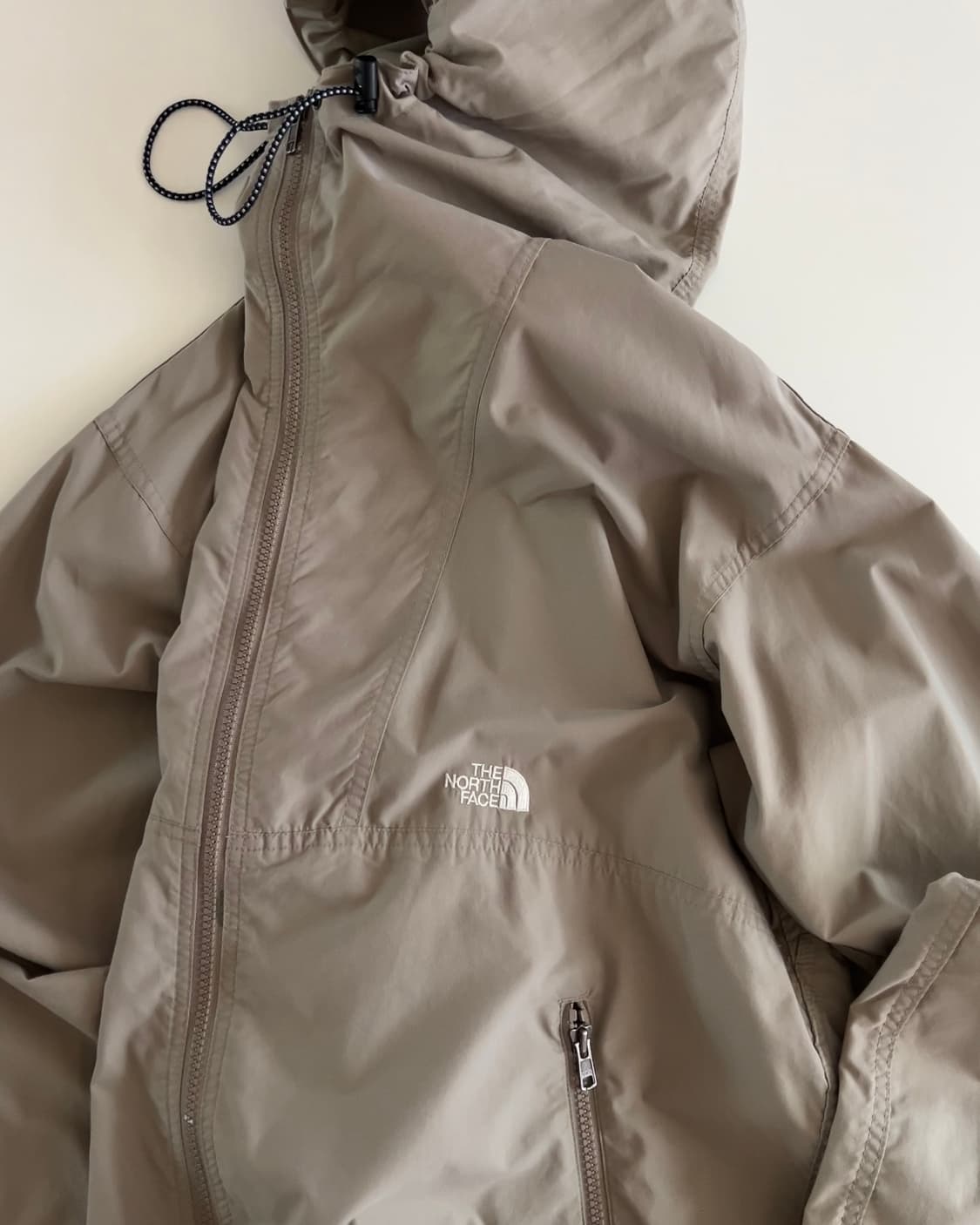 노스페이스 미들로고 바람막이 100 상품이미지3