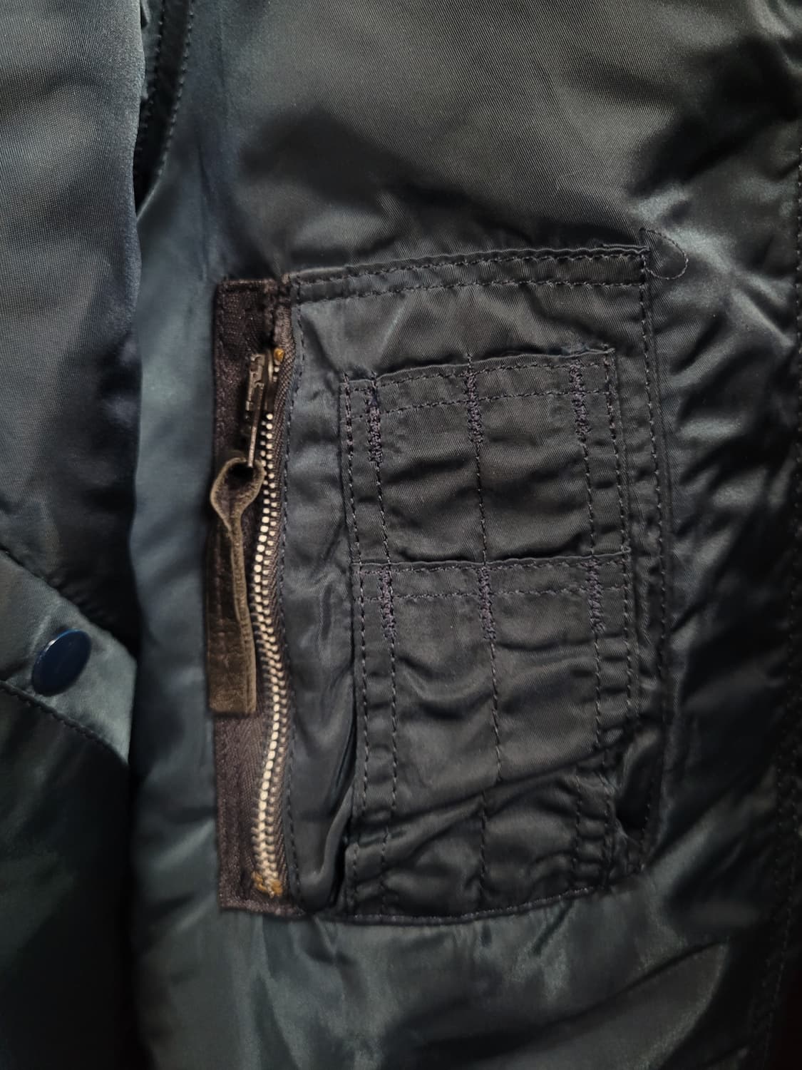 알파 인더스트리 N2B USA 아카이브 플라이트 자켓 상품이미지3