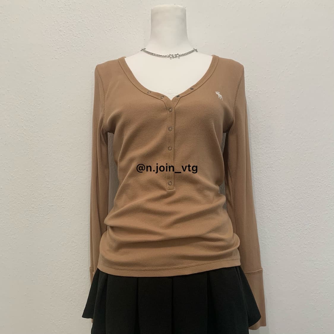 아베크롬비 헨리넥 베이지 연브라운 롱슬리브 홀리스터 상품이미지1