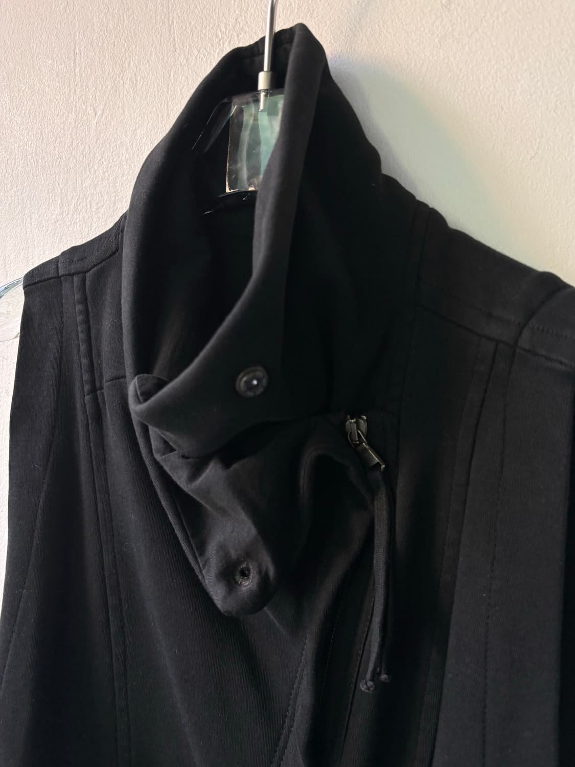 일라리아 니스트리 아티잔 사선 하이넥 베스트 상품이미지10