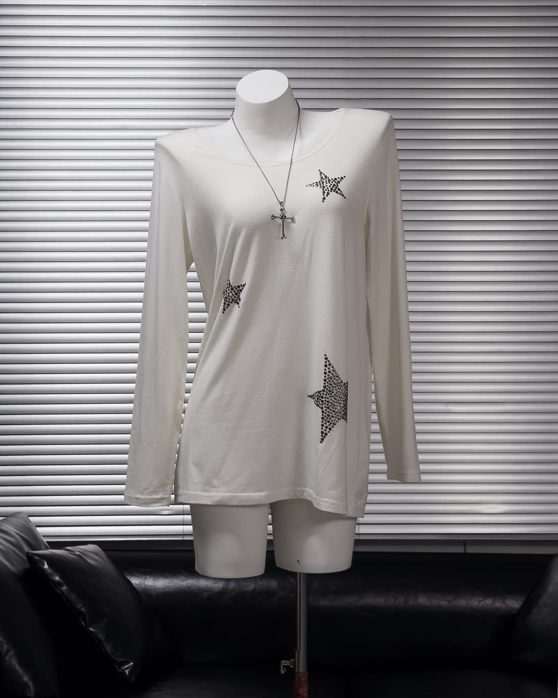 {UNKNOWN} Star Studded Long Sleeve 상품이미지1