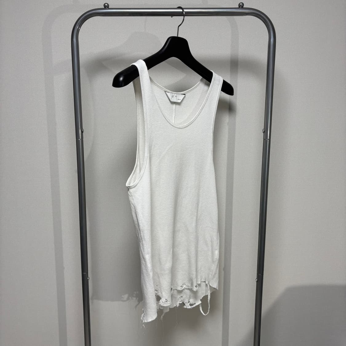 os) ancellm 안셀름 대미지 와플 슬리브리스 나시 상품이미지1