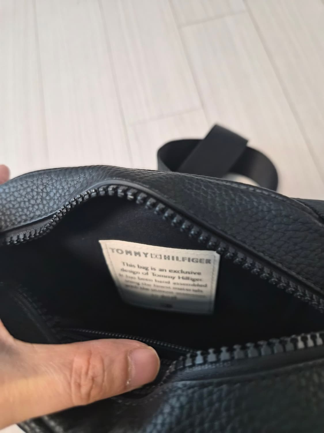 타미힐피거 에센셜 스몰 리포터 백 상품이미지8