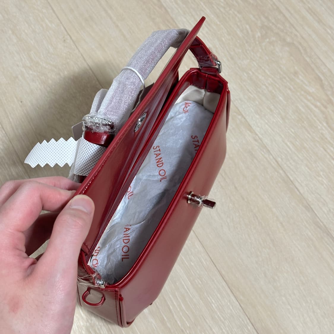 새상품 정가11만원 스탠드오일 디토 숄더백 레드 와인 상품이미지4