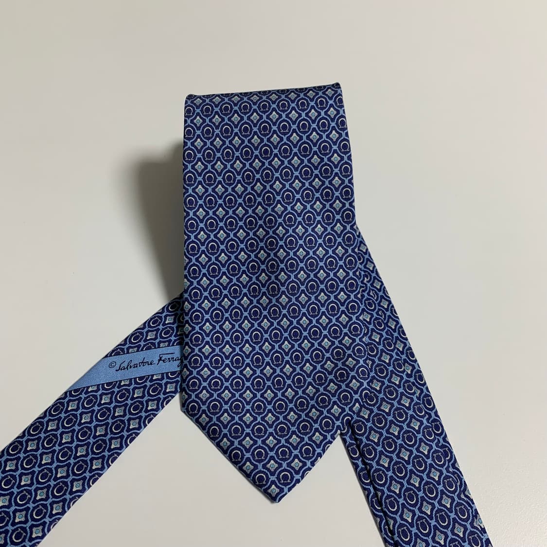 살바토레 페레가모 간치니 모노그램 명품넥타이 새상품급 8.2cm 상품이미지10