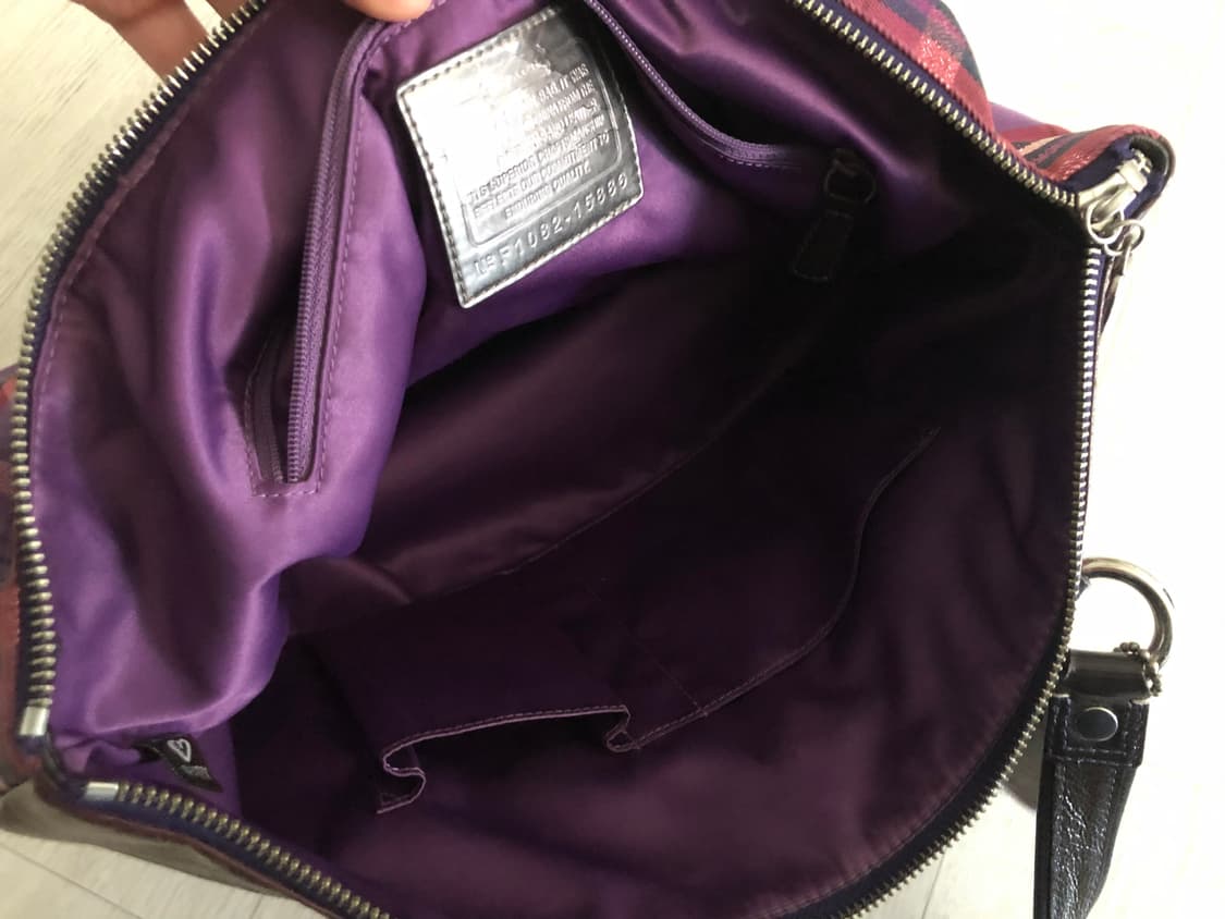 코치 퍼피 체크 숄더백 상품이미지3