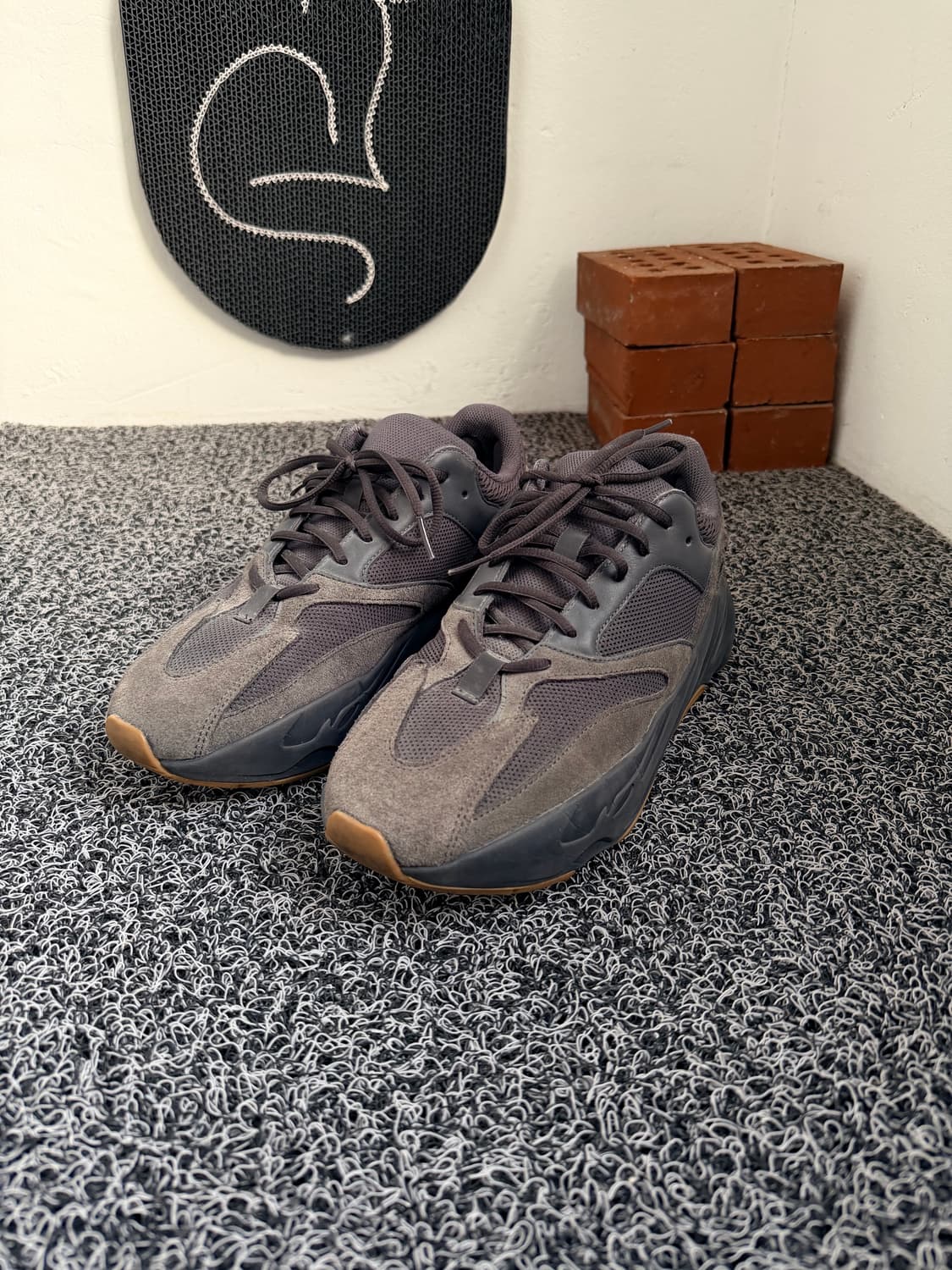 아디다스 이지 부스트 700 V2 테프라 상품이미지4