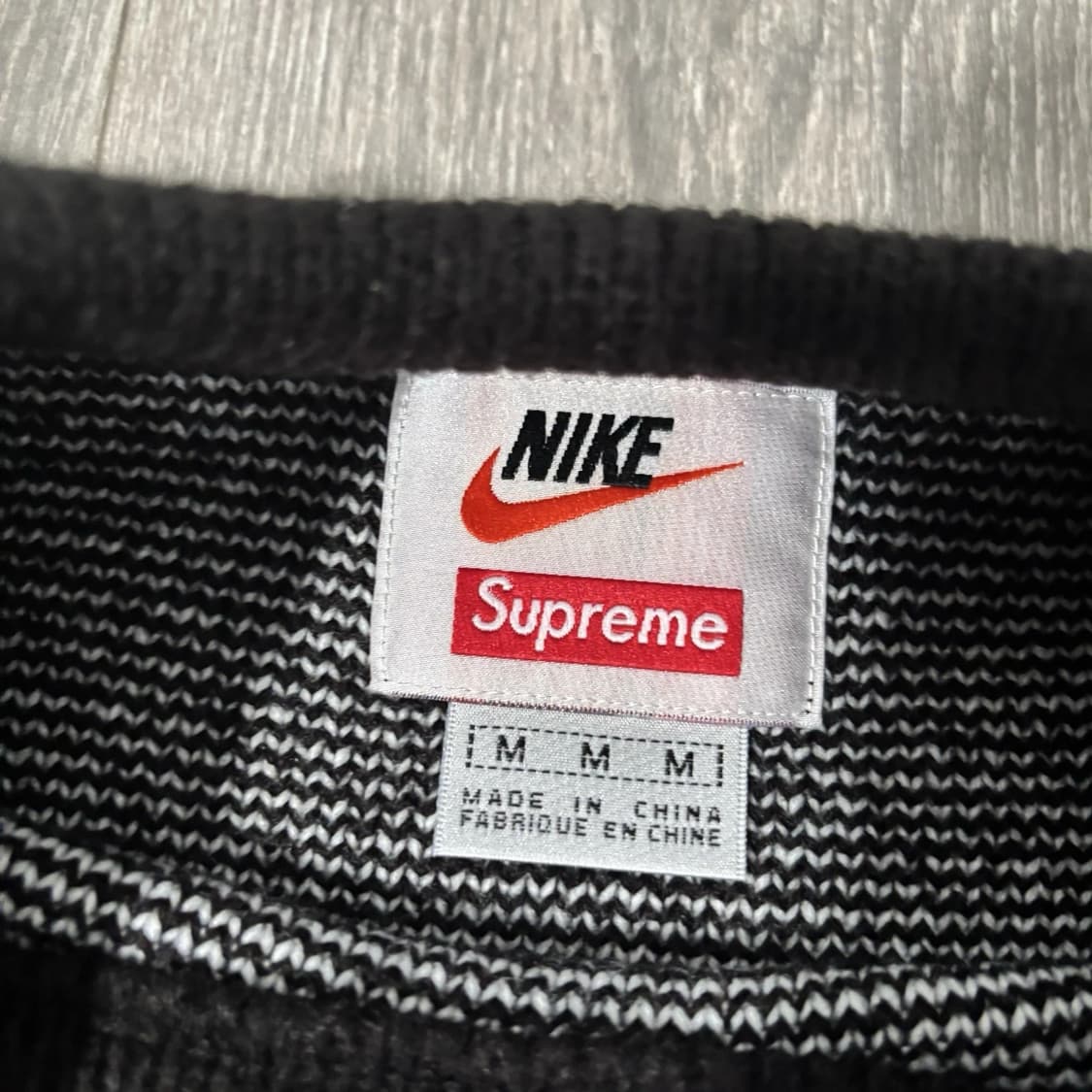 슈프림 x 나이키 스우시 니트 스웨터 블랙 상품이미지3