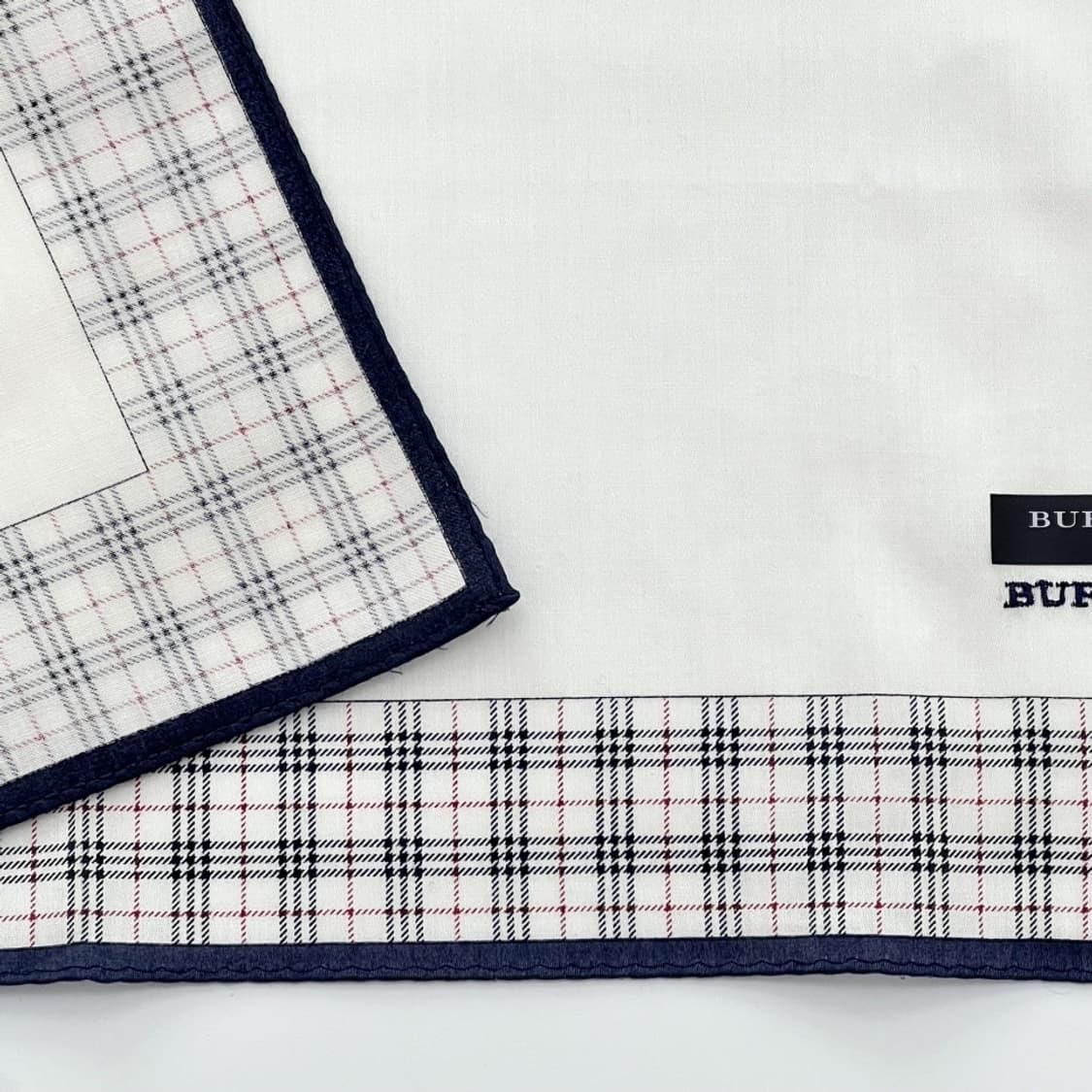 (새상품) burberry /버버리 쁘띠스카프 손수건 상품이미지4