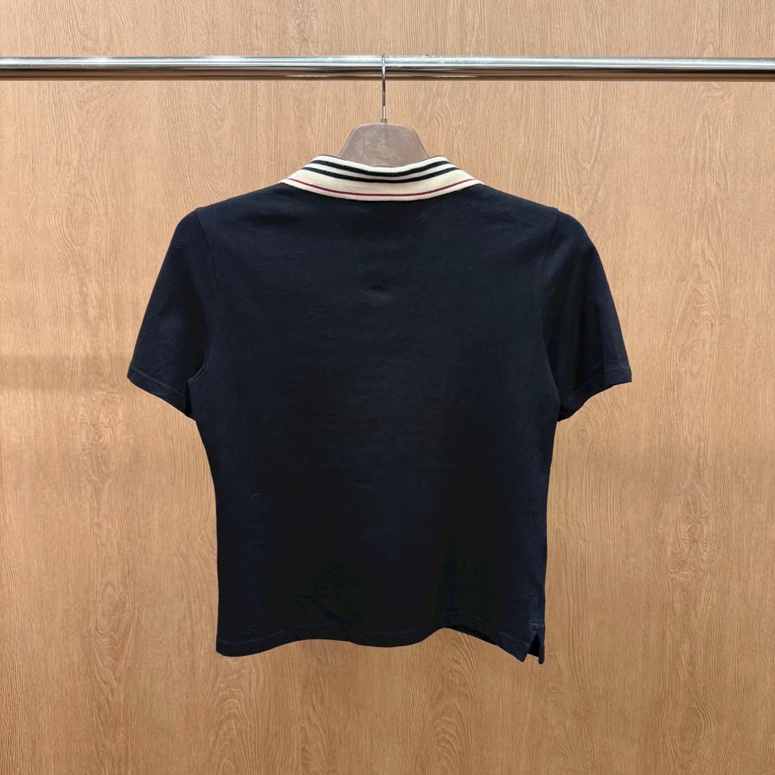 버버리 런던 반팔 크롭 PK 카라티 노바체크 디테일 블랙 상품이미지3