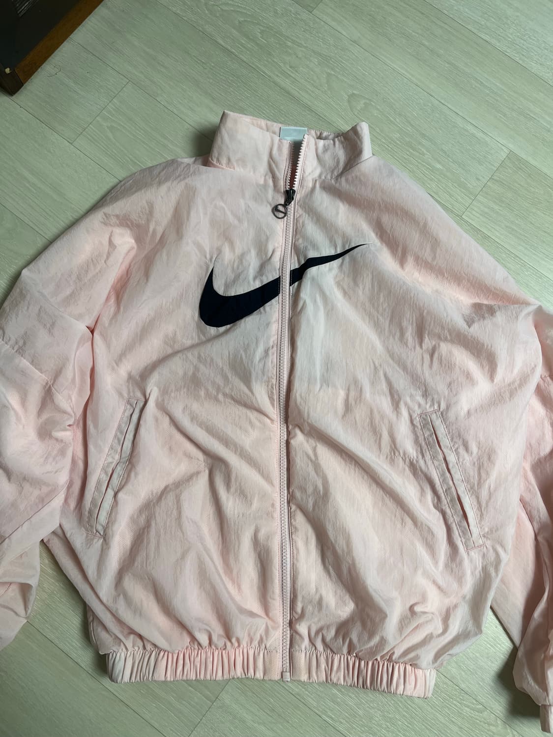 나이키 에센셜 핑크 바람막이 xs 정가 135000 -> 55000 상품이미지1