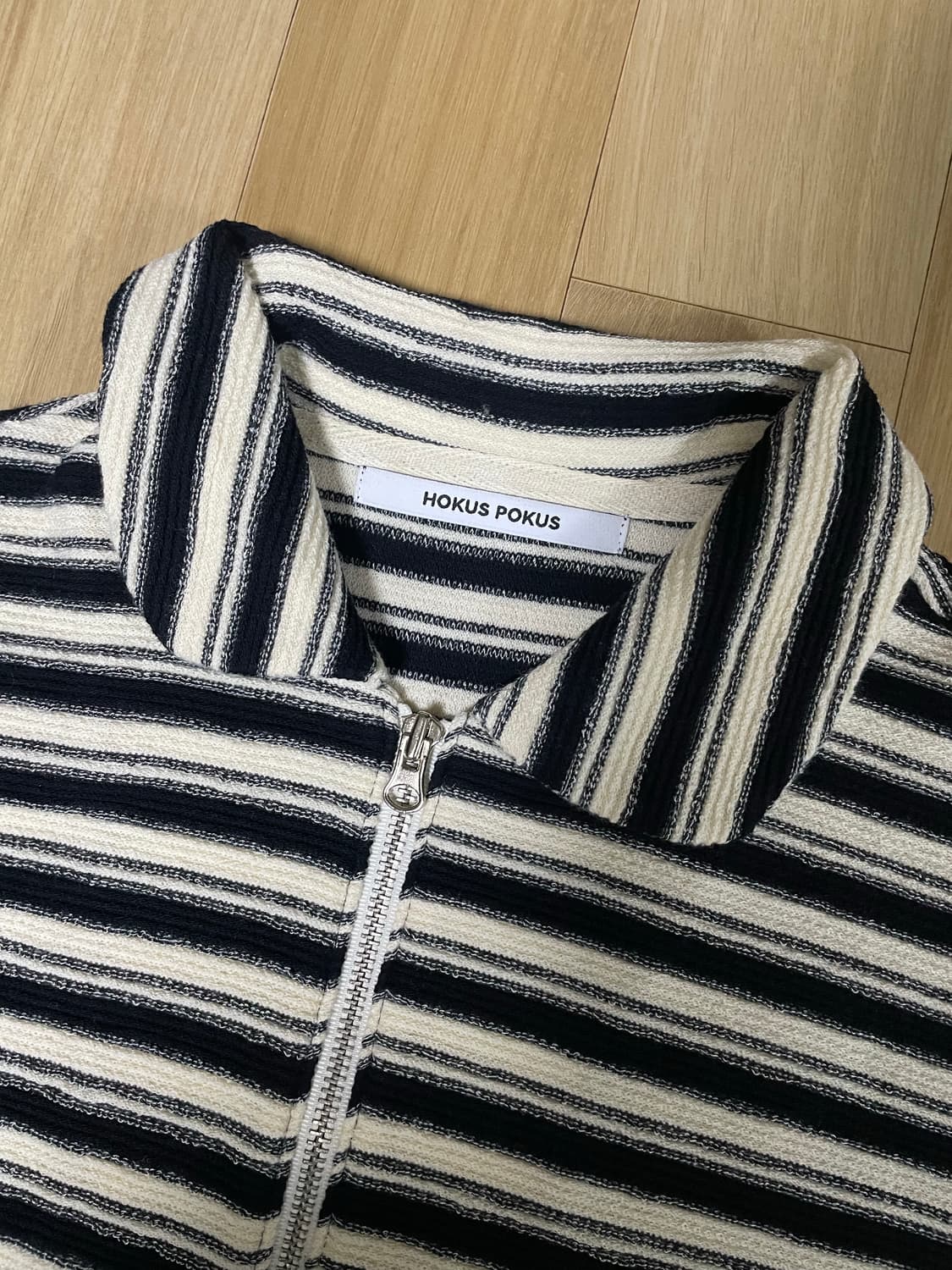 호쿠스포쿠스 스트라이프 집업 가디건 블랙 상품이미지2