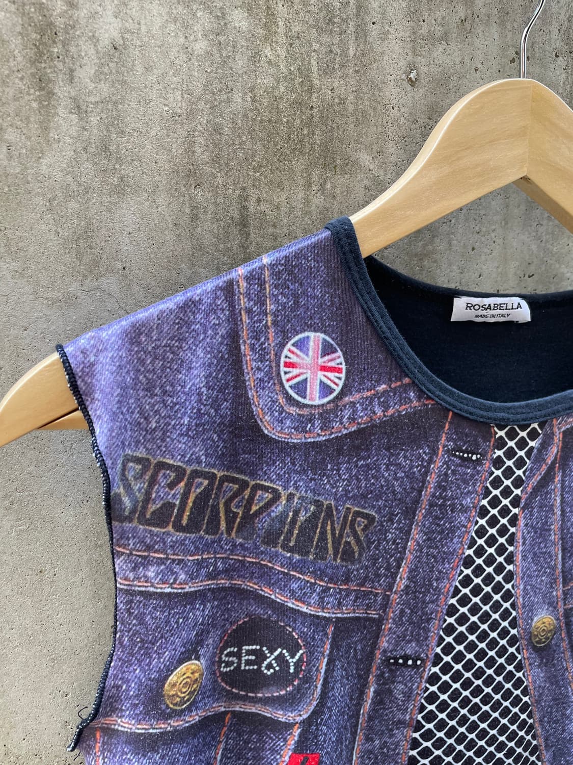 Rosabella 그래픽 슬리브리스 탑 상품이미지5