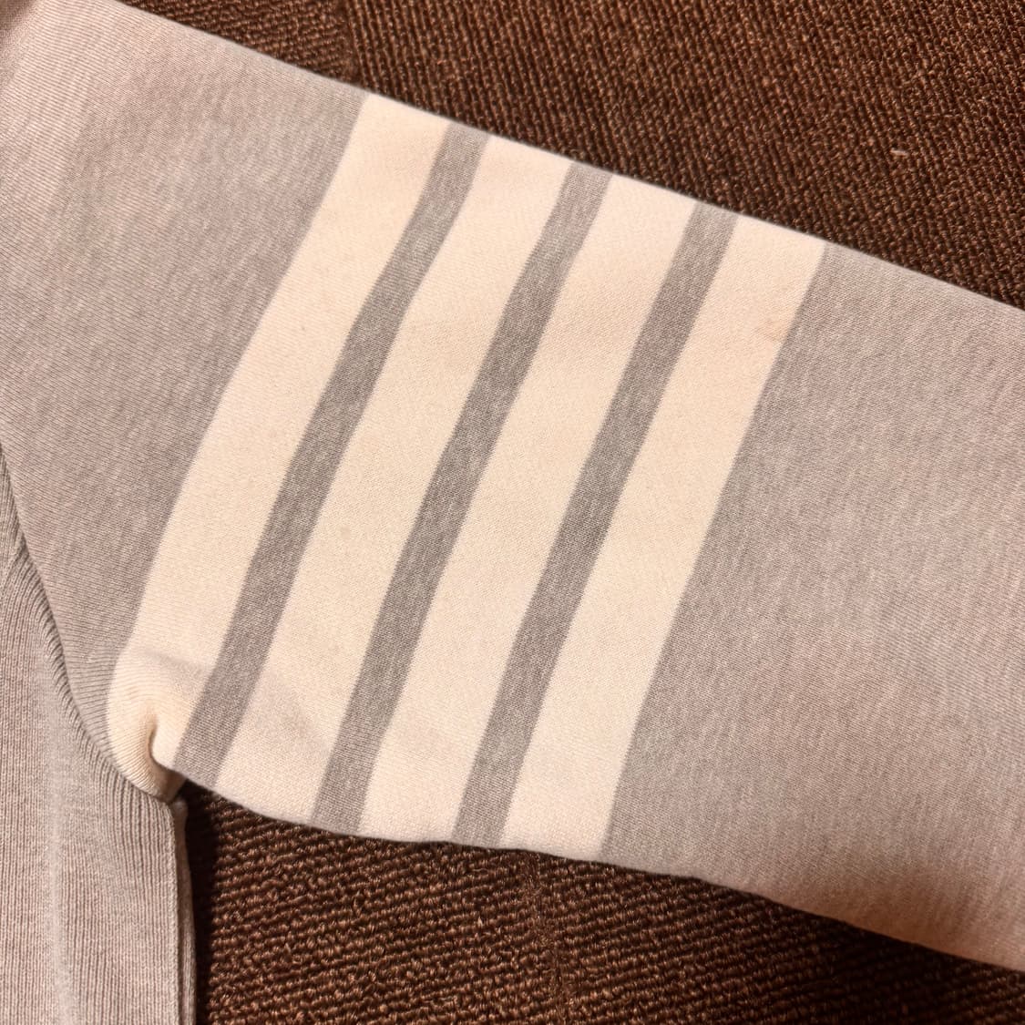 톰브라운 맨투맨 그레이 상품이미지7