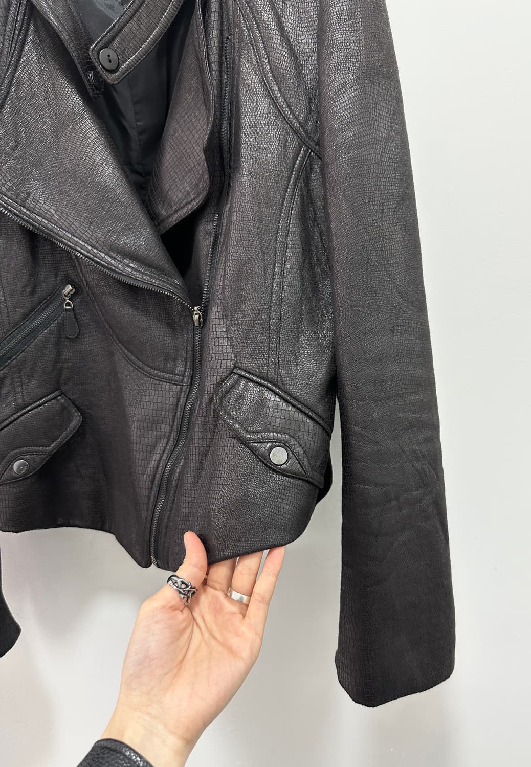 Asymmetric croco pattern dark brown jack 상품이미지7